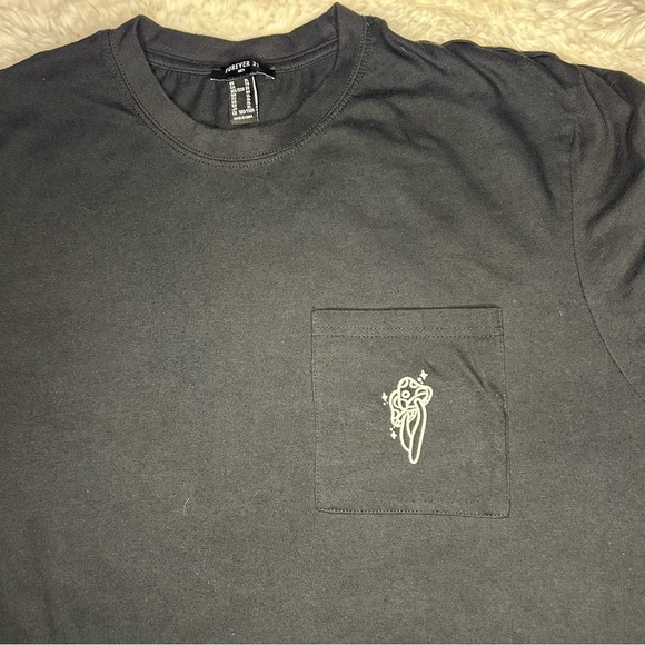 Forever 21 black tshirt with mushroom on front pocket size XL lightweight - Picture 4 of 4